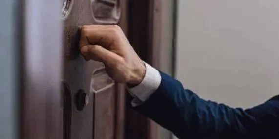 破除门禁！有门卫房间怎么轻松进？