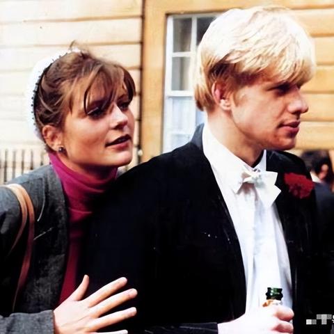 《欺诈之地》攻略：系统玩法与流程详解