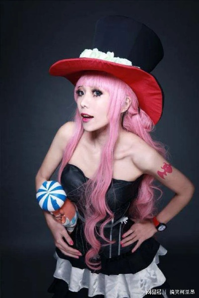 日本女Coser化身《航海王》四皇大妈,竞争赛道独树一帜 日本女Coser化身《航海王》四皇大妈,竞争赛道独树一帜