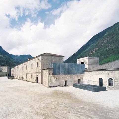 《堡垒之夜》屋顶板妙用揭秘，屋顶板实用技巧分享