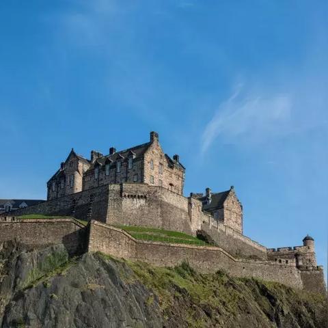 《堡垒之夜》屋顶板妙用揭秘，屋顶板实用技巧分享