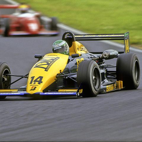 超级房车赛起点漂移技巧解析