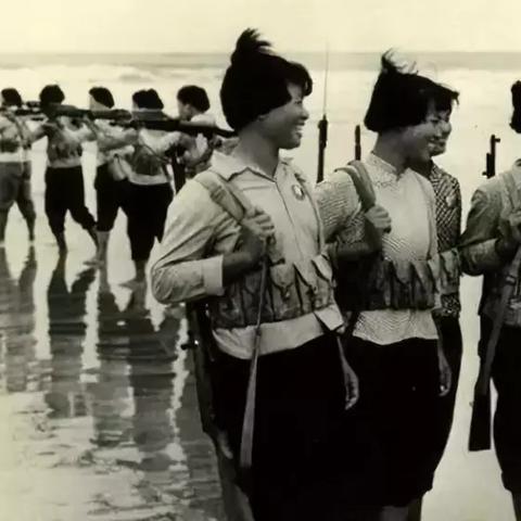 《绝地求生》侧身观察射击秘籍：学会这招，吃鸡更轻松！