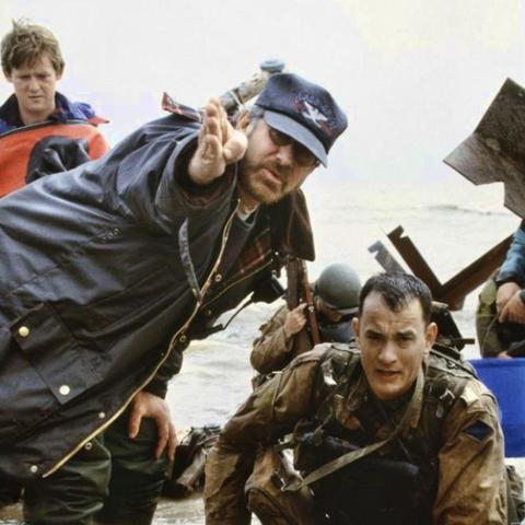 《战区精英必备！《使命召唤战区》独家配装与跳伞技巧揭秘》