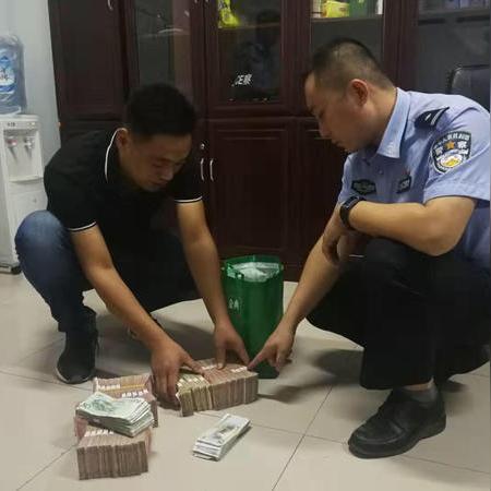 《怪物猎人世界》大小金测量秘籍:揭秘步数计算技巧! 《怪物猎人世界》大小金测量秘籍:揭秘步数计算技巧!