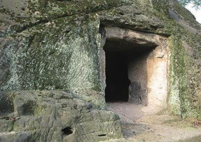 《探秘纪石:揭秘33号远征队宅邸神秘入口》 《探秘纪石:揭秘33号远征队宅邸神秘入口》