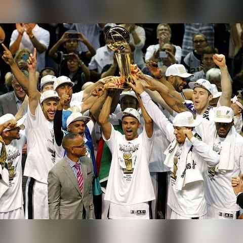 《托马斯全奖杯速成攻略：揭秘孤独玩家的逆袭之路》