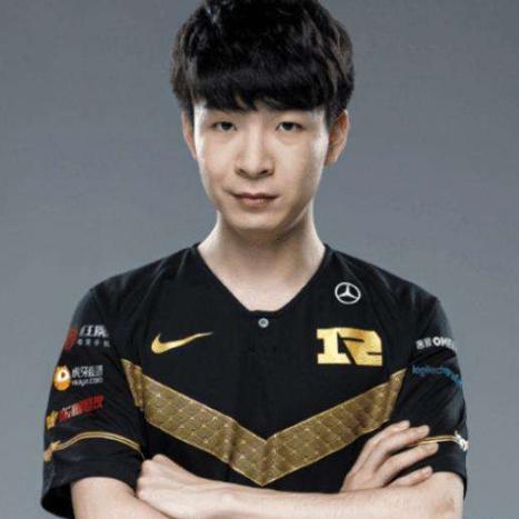 《绝地求生》单排吃鸡攻略!揭秘第一人称操作技巧,新手必看! 《绝地求生》单排吃鸡攻略!揭秘第一人称操作技巧,新手必看!