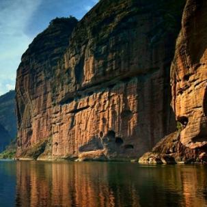 《绝区零》2.0大更新！神秘S级新角色仪玄即将亮相，揭秘神秘面纱！