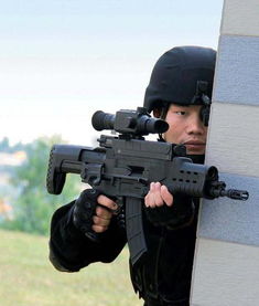 《堡垒之夜突击步枪深度解析:性能与技巧揭秘》 《堡垒之夜突击步枪深度解析:性能与技巧揭秘》