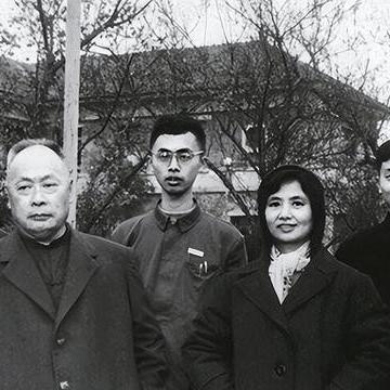 《绝地求生》精准对枪攻略：扫射、对枪与掩体技巧解析