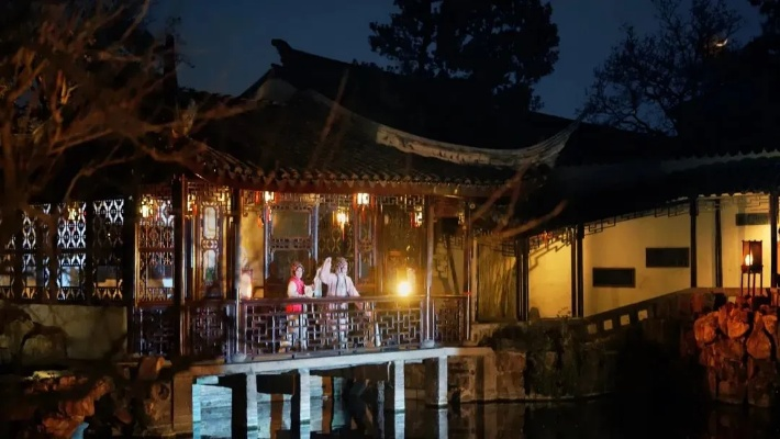 《夜园探险：揭秘《夜园游记》独特魅力》