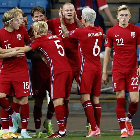 荷兰足球教父引领革新，红蓝军团狂攻盛宴！