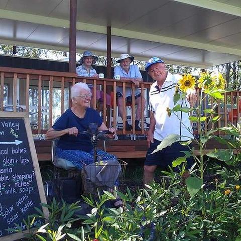 《街头篮球》泳池派对：蜜蜂大冒险，狂欢来袭！