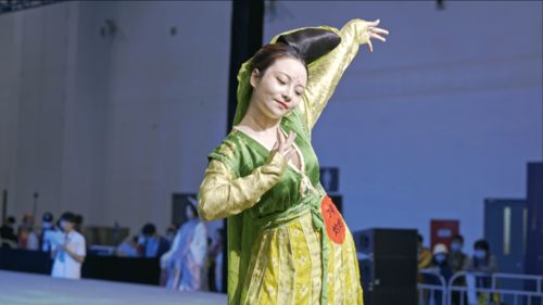 夏日华裳焕新！游龙乘云霓裳，精美服饰等你来体验