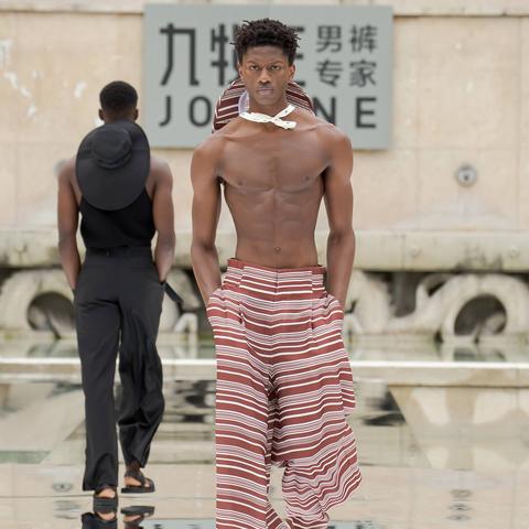 《解限机》时装“潮向百年”揭秘:玩家热议中! 《解限机》时装“潮向百年”揭秘:玩家热议中!