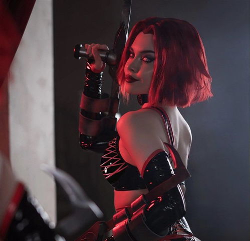 蓝色COSER还原《巫师》特莉丝，绝美演绎惊艳玩家