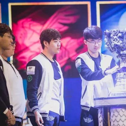 Faker冠军皮肤盘点：数量超衣橱，谁与争锋？