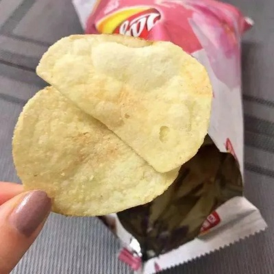 《乐事薯片独享单间,揭秘1片背后的秘密》 《乐事薯片独享单间,揭秘1片背后的秘密》