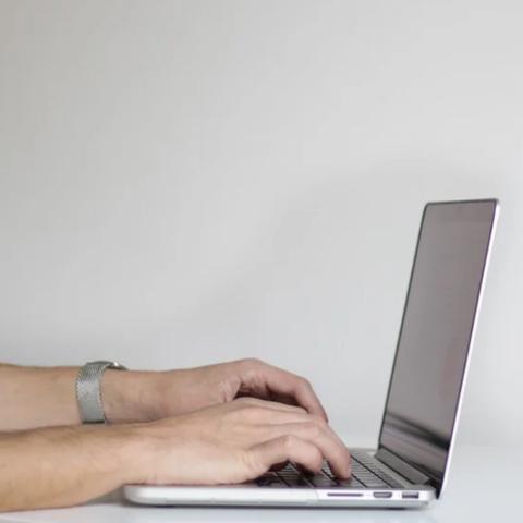 《CS2》皮肤交易狂飙58亿，市场新高峰见证玩家热情