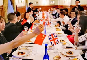 酒桌风云：领导挑战，职场骂战新体验