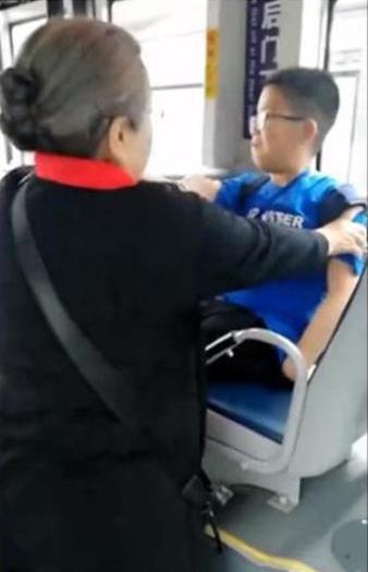 机场地勤模拟：揭秘不为人知的幕后生活