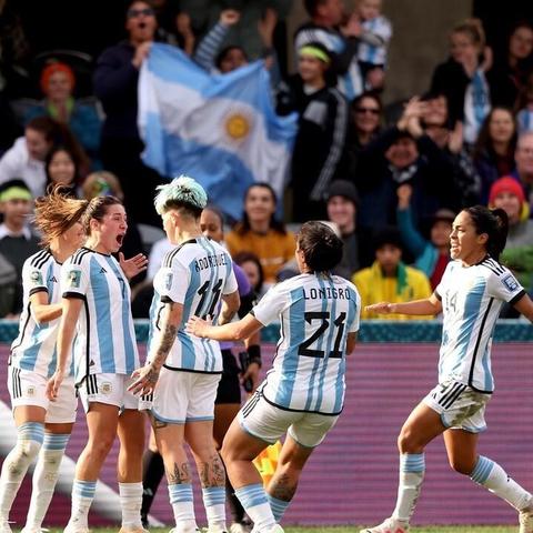 《英雄连3》评测:经典重燃,全新战术革新,体验战史巅峰 《英雄连3》评测:经典重燃,全新战术革新,体验战史巅峰