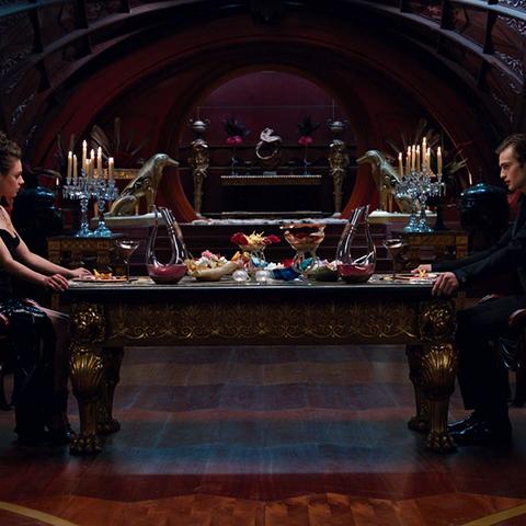 《上行战场》评测：创新框架引关注，玩法平庸待突破