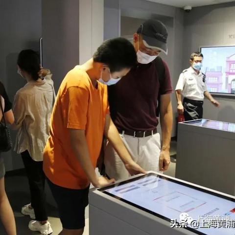 《她看到红色》深度解析：探索短片实验魅力，揭秘独特视觉体验