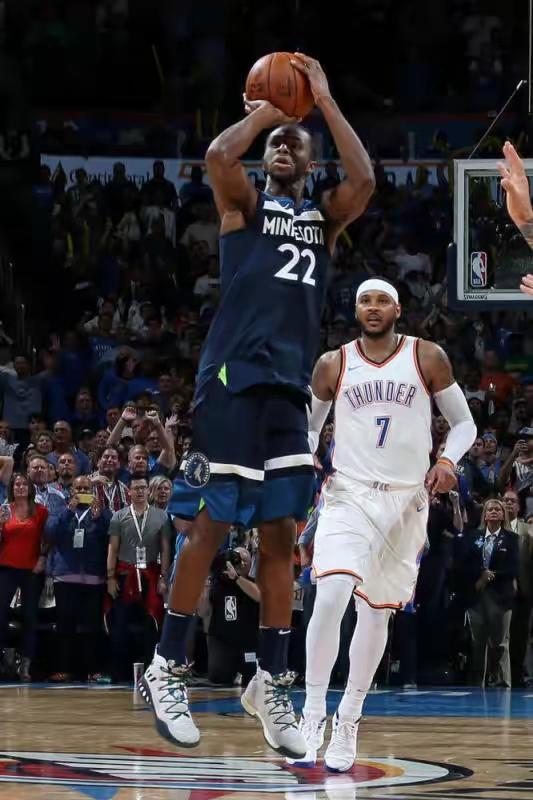 金东焕连段攻略，群狼之城绝杀技巧揭秘！