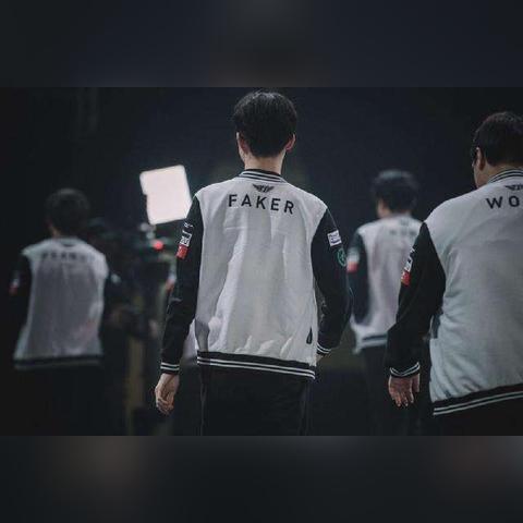 低尘黄DK卡组攻略:炉石传说新秀崛起,实战技巧揭秘 低尘黄DK卡组攻略:炉石传说新秀崛起,实战技巧揭秘