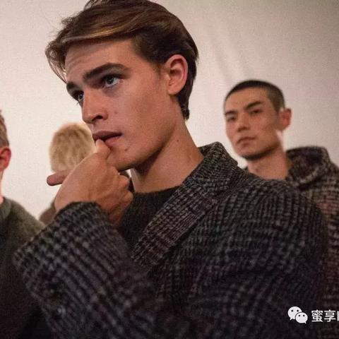 《光与影33号》高阶符纹速成攻略:轻松解锁迅捷技巧 《光与影33号》高阶符纹速成攻略:轻松解锁迅捷技巧