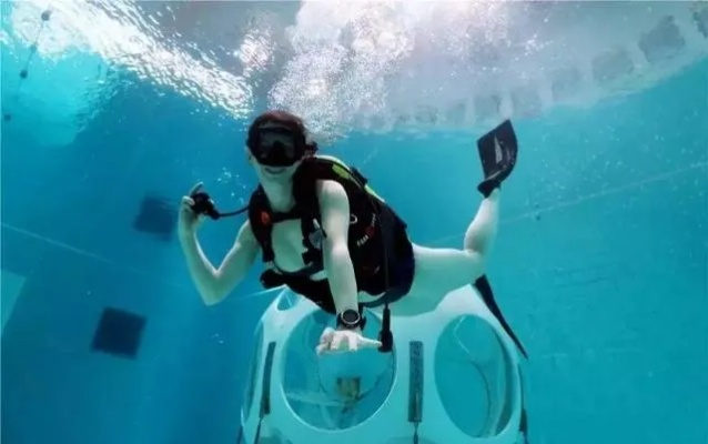 夏日清凉佳作,专治“阳痿”顽疾,体验全新潜水冒险 夏日清凉佳作,专治“阳痿”顽疾,体验全新潜水冒险