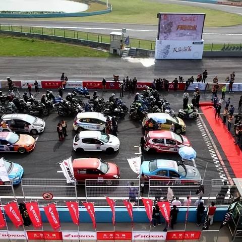 深度体验：真实竞速巅峰，揭秘《超级房车赛》全新价值