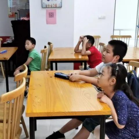 记忆魔方太难？2025年专家揭秘的速成绝招来了！