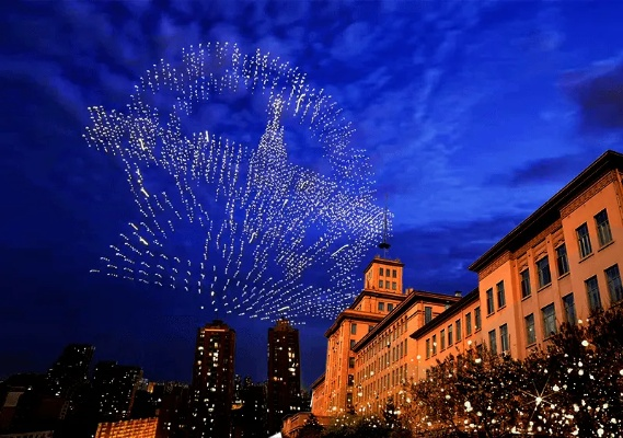 迪拜豪举：2800无人机空中演绎方块盛宴，科技盛宴震撼登场