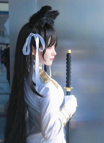 碧蓝航线金狮cos，尽显优雅肩线与细腻曲度，揭秘独特魅力新价值