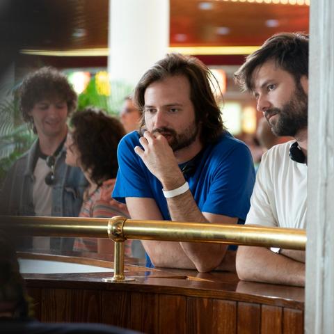 《怪奇物语》第五季幕后探秘：达菲兄弟致敬《指环王》纪录片新篇章