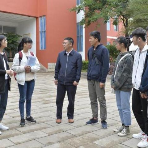 《无尽任务》复古MMO高自由度今日上线，探索新纪元！