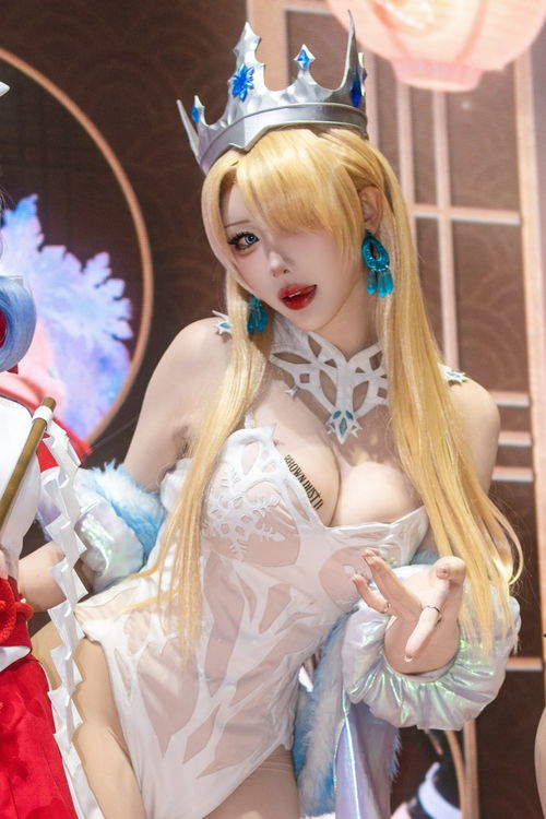 《棕色尘埃2》台北展热辣Coser泡温泉，共赴电玩盛宴！