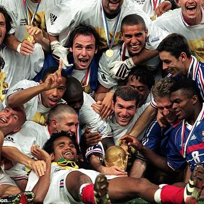 《梦游生活新体验：4月16日《朋友聚会》预售启幕》