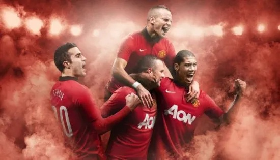 中场屏障铸就红色王朝，坚韧意志引领冠军荣耀！