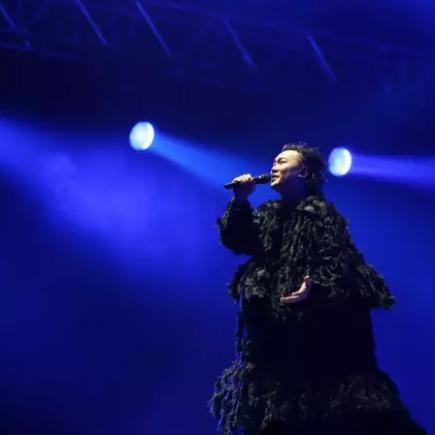 陪伴至终，官方温情回应：你并非孤身一人