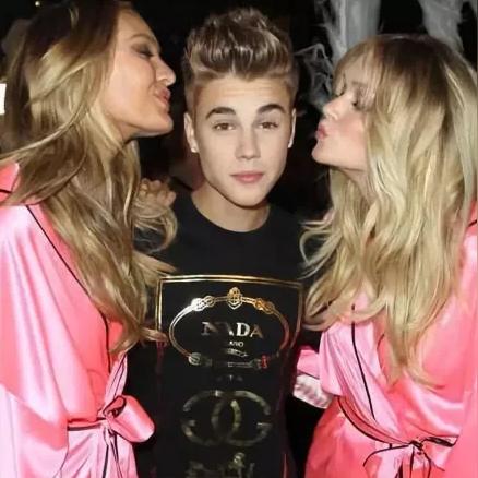 贾斯汀比伯私生子风波，明星模拟游戏公关危机实战攻略