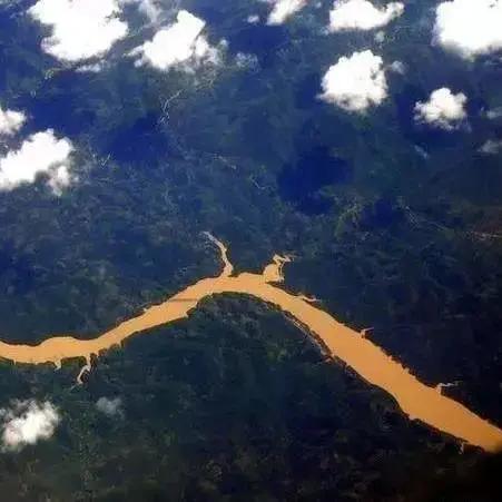 玩家都在问,从小众到爆火的搜打撤游戏,还会是厂商的版本答案吗? 玩家都在问,从小众到爆火的搜打撤游戏,还会是厂商的版本答案吗?