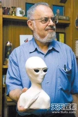 奥巴马澄清外星人真实存在，任美国总统时未发现外星接触证据