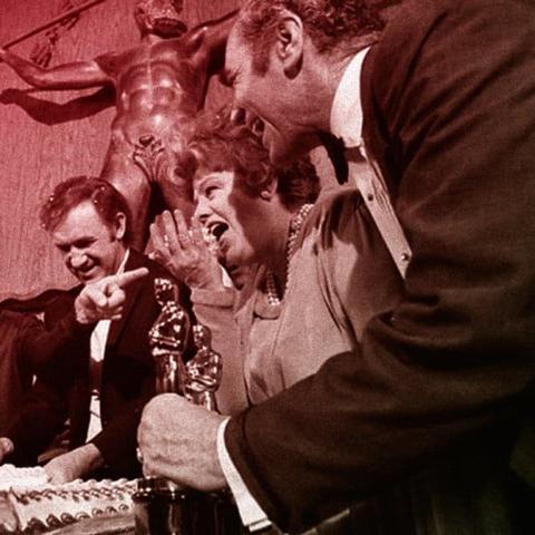 华纳兄弟同意售Netflix后，还会重启派拉蒙谈判？