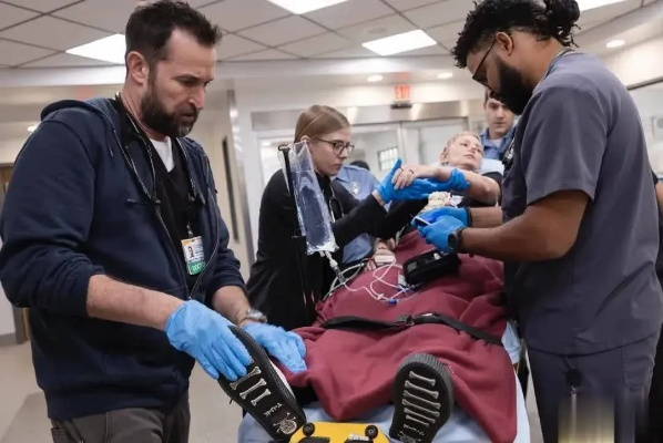 急诊室的故事，匹兹堡 S2E7评测，聚焦下午1:00的生死时速