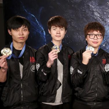 Faker兵役倒计时,艺术要员豁免还是现役?2025赛季变局深度复盘 Faker兵役倒计时,艺术要员豁免还是现役?2025赛季变局深度复盘