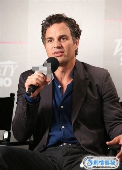 复仇者联盟影星马克·鲁法洛回应卡梅隆网飞收购华纳批评，你反对派拉蒙收购垄断吗？